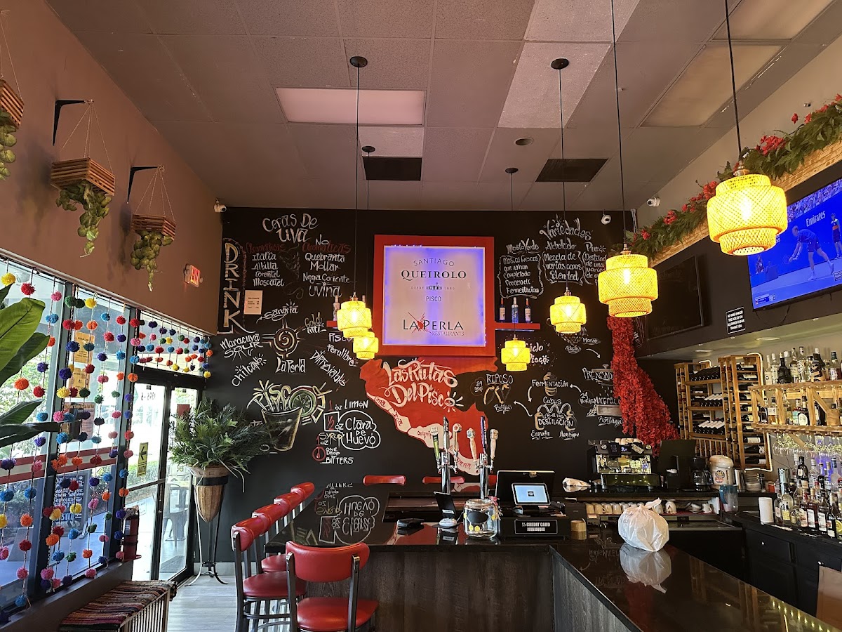 La Perla Seafood Bar & Grill