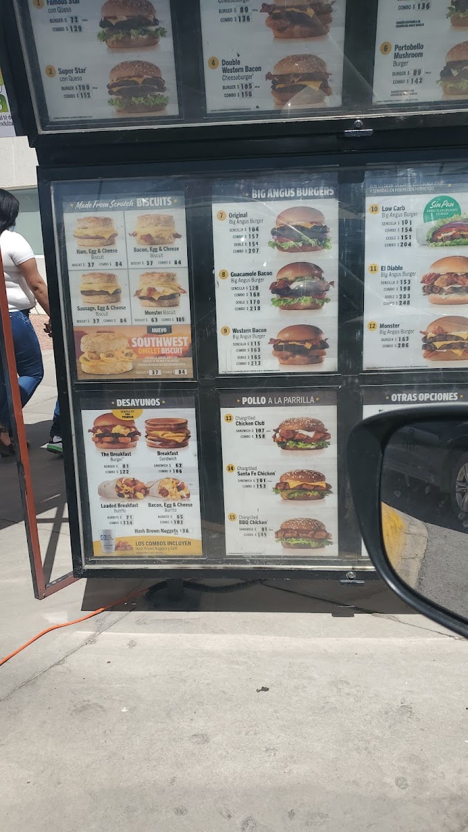 Carl's Jr Aeropuerto - 10