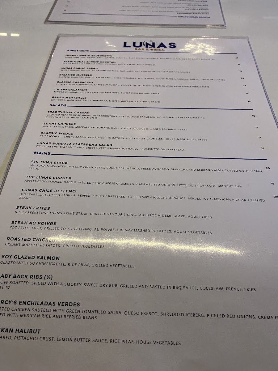 Lunas Bar & Grill - 4