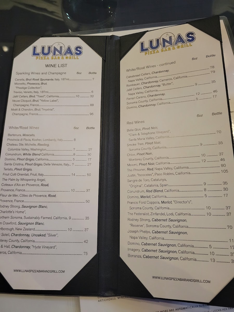 Lunas Bar & Grill - 7