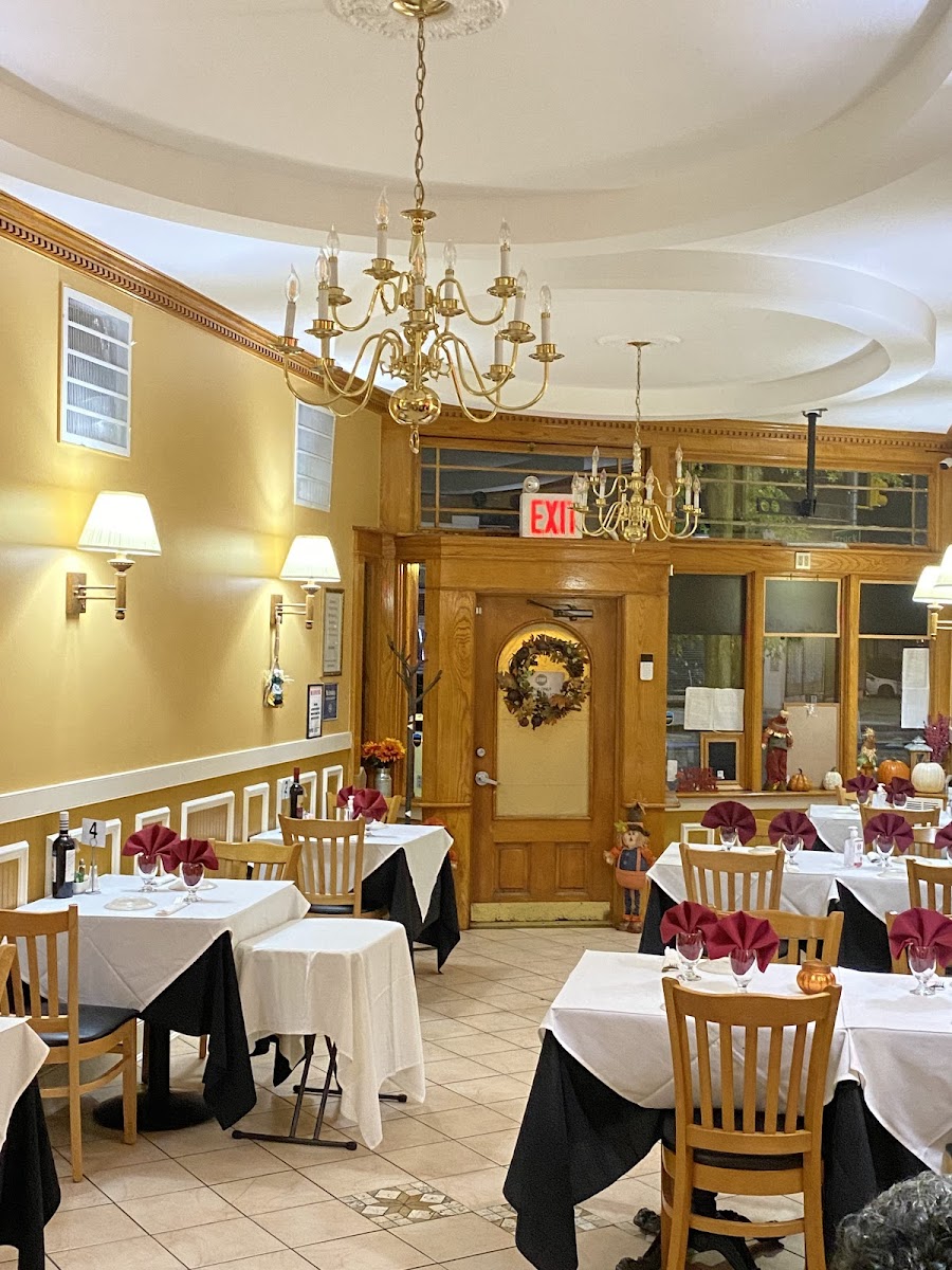 Mateus' Restaurant & Bar