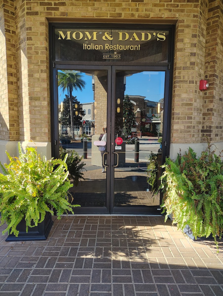 Mom & Dad's Italian Restaurant