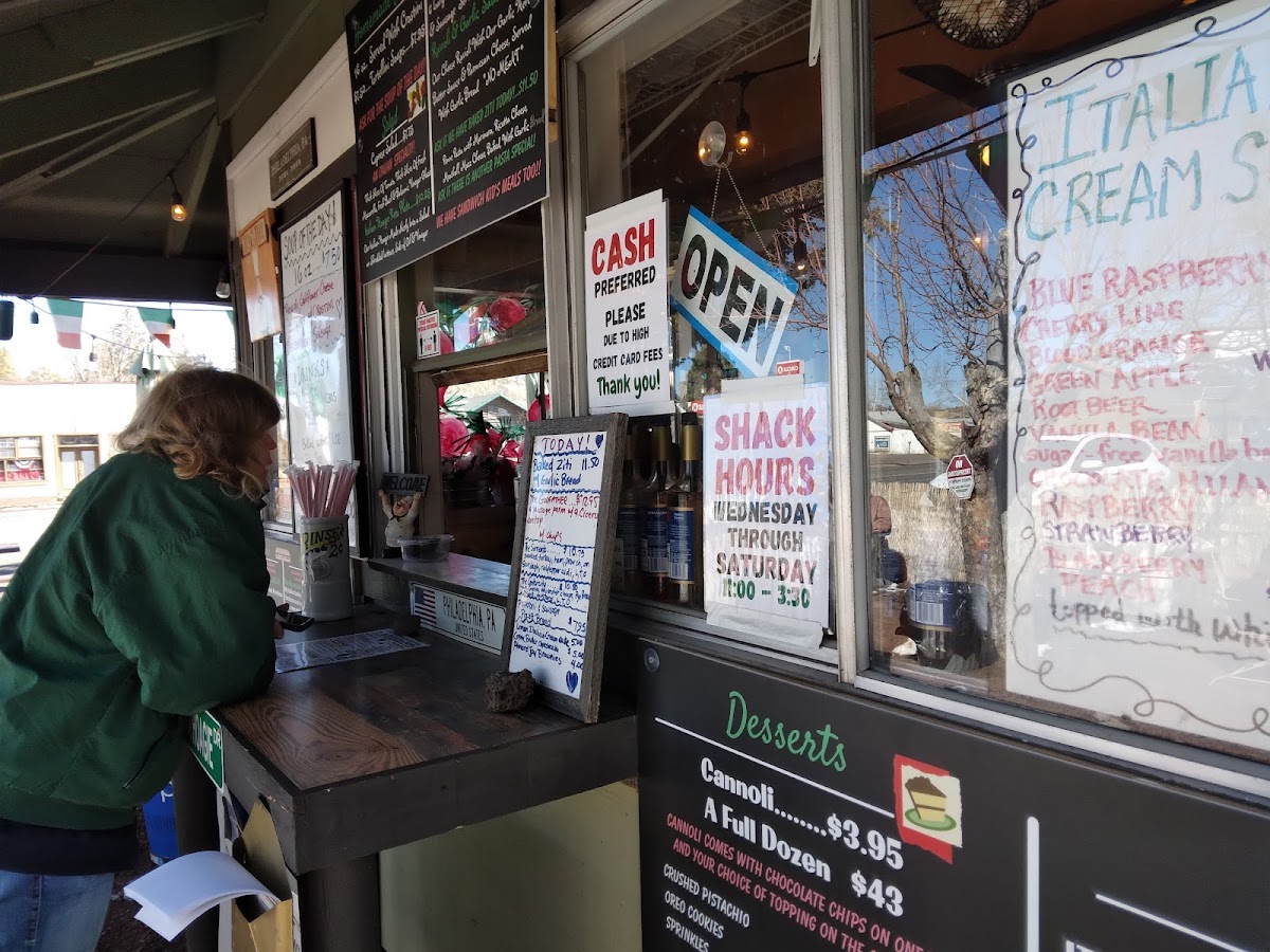 Italian Lady Of Pinetop Cannoli Shack & Kitchen - 5