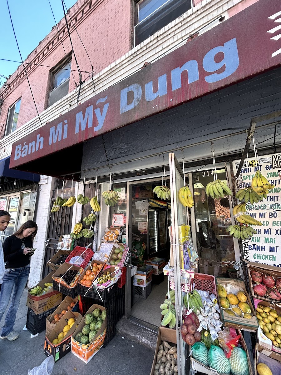 My Dung Sandwich Shop