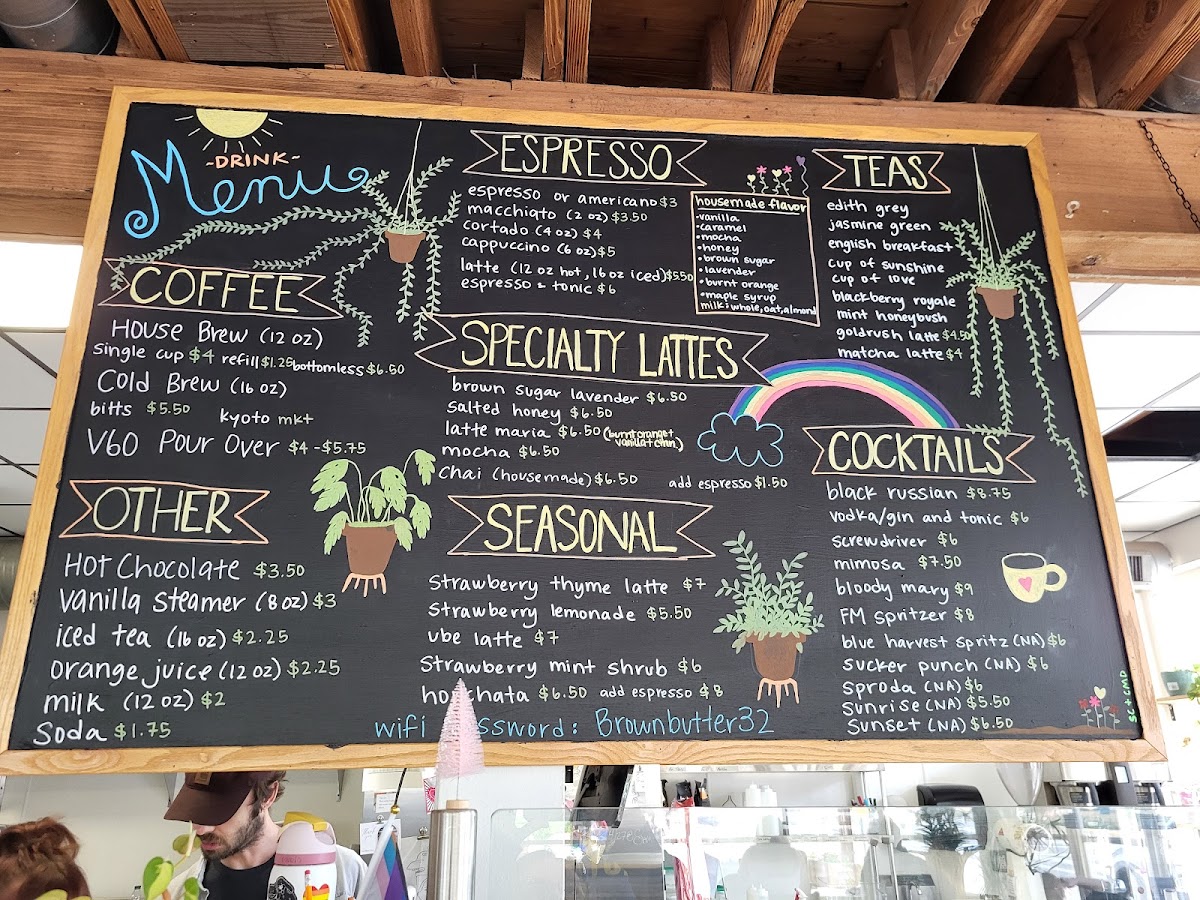 Living Room Coffee & Kitchen - 4