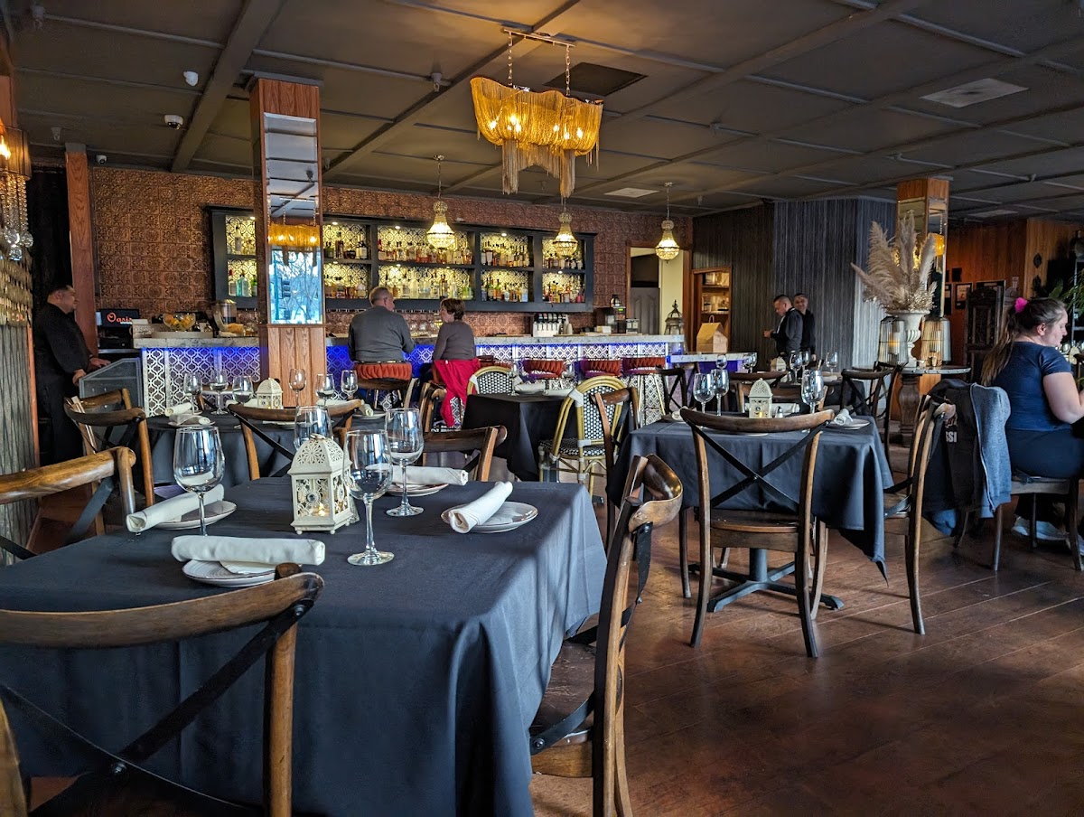 Oasis Restaurant & Wine Lounge