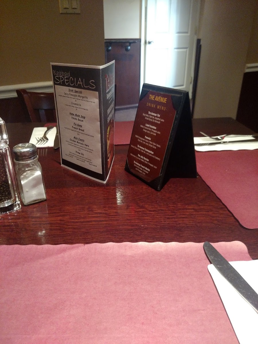 The Avenue Restaurant & Bar - 10