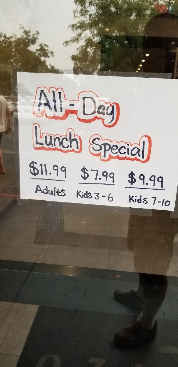 Yum Buffet & Grill - 4