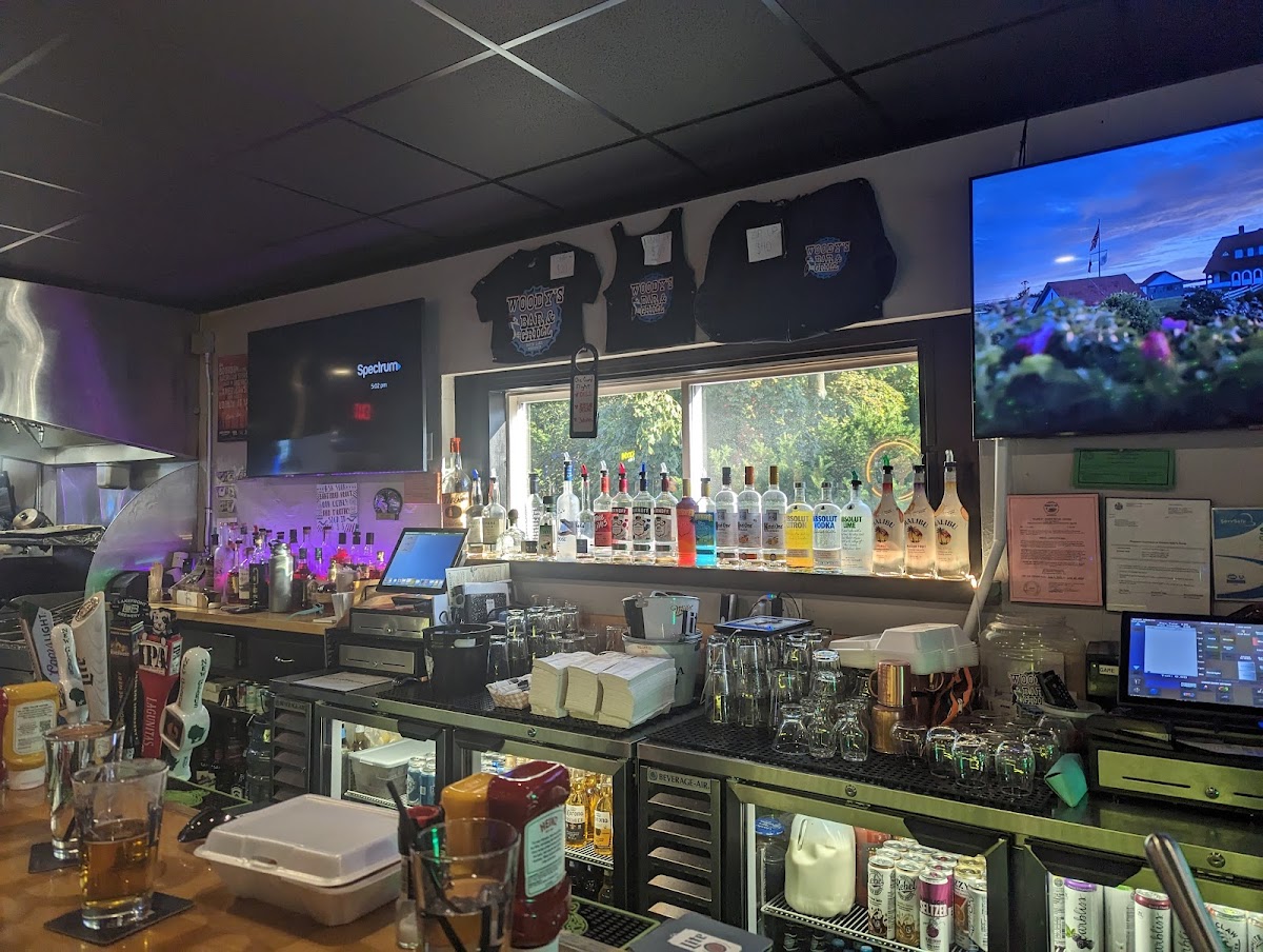 Woody's Bar & Grill
