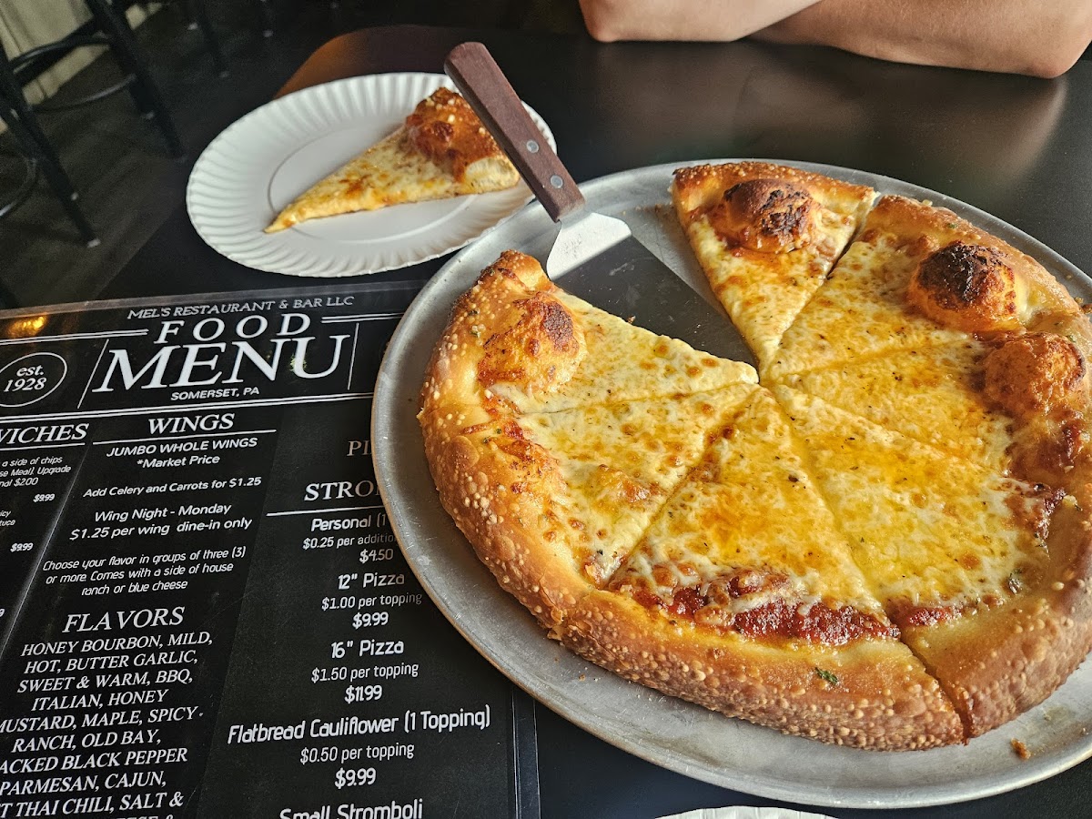 Mel's Restaurant & Lounge - 7