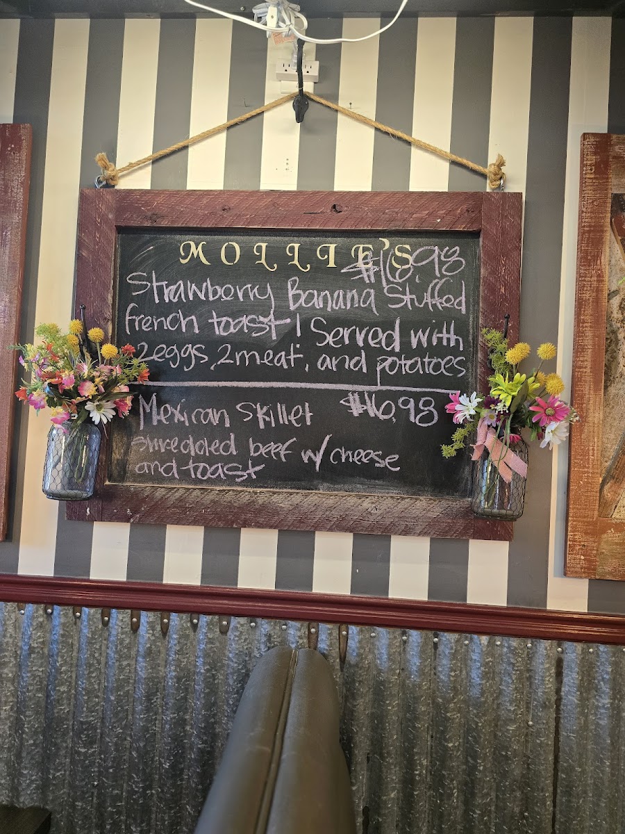 Mollie's Kountry Kitchen - 7