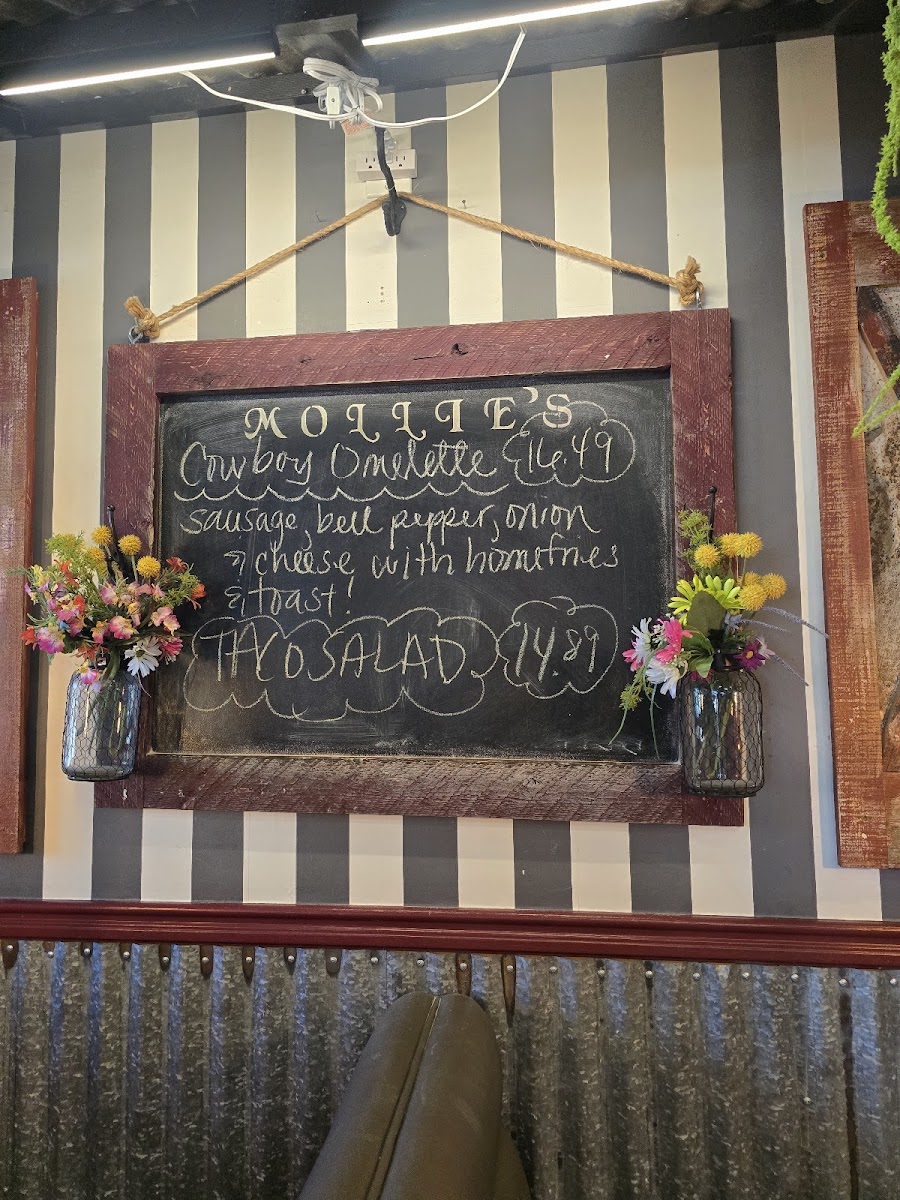 Mollie's Kountry Kitchen - 8