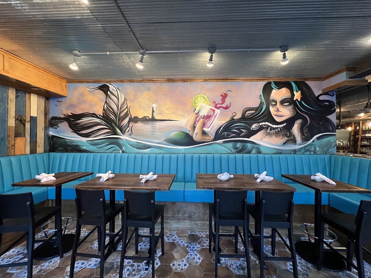 Galley Kitchen & Bar