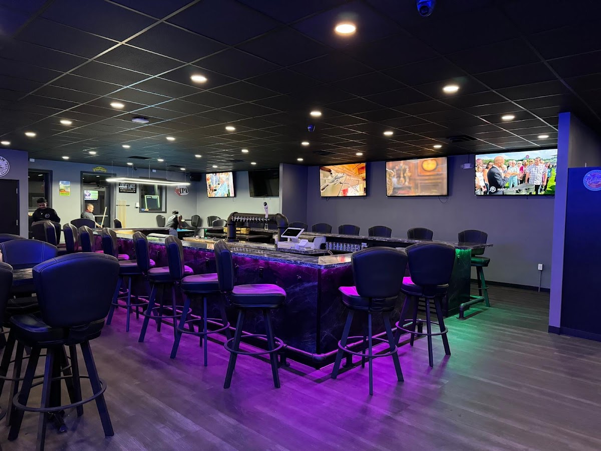 Big Rock Bar & Grill