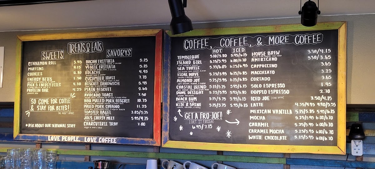 Island Joes Coffee and Gallery - 9