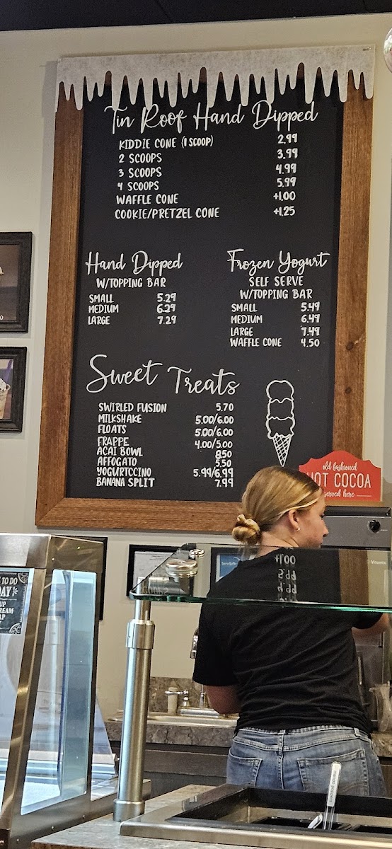 Tin Roof Cafe n' Sweets - 5