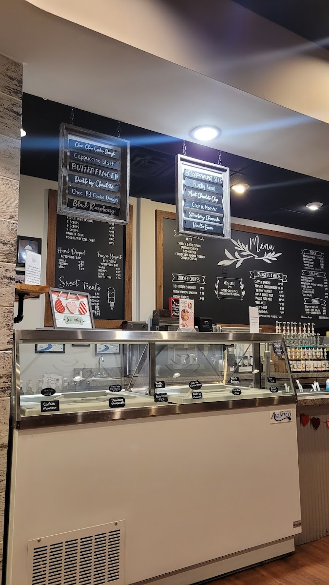 Tin Roof Cafe n' Sweets - 8