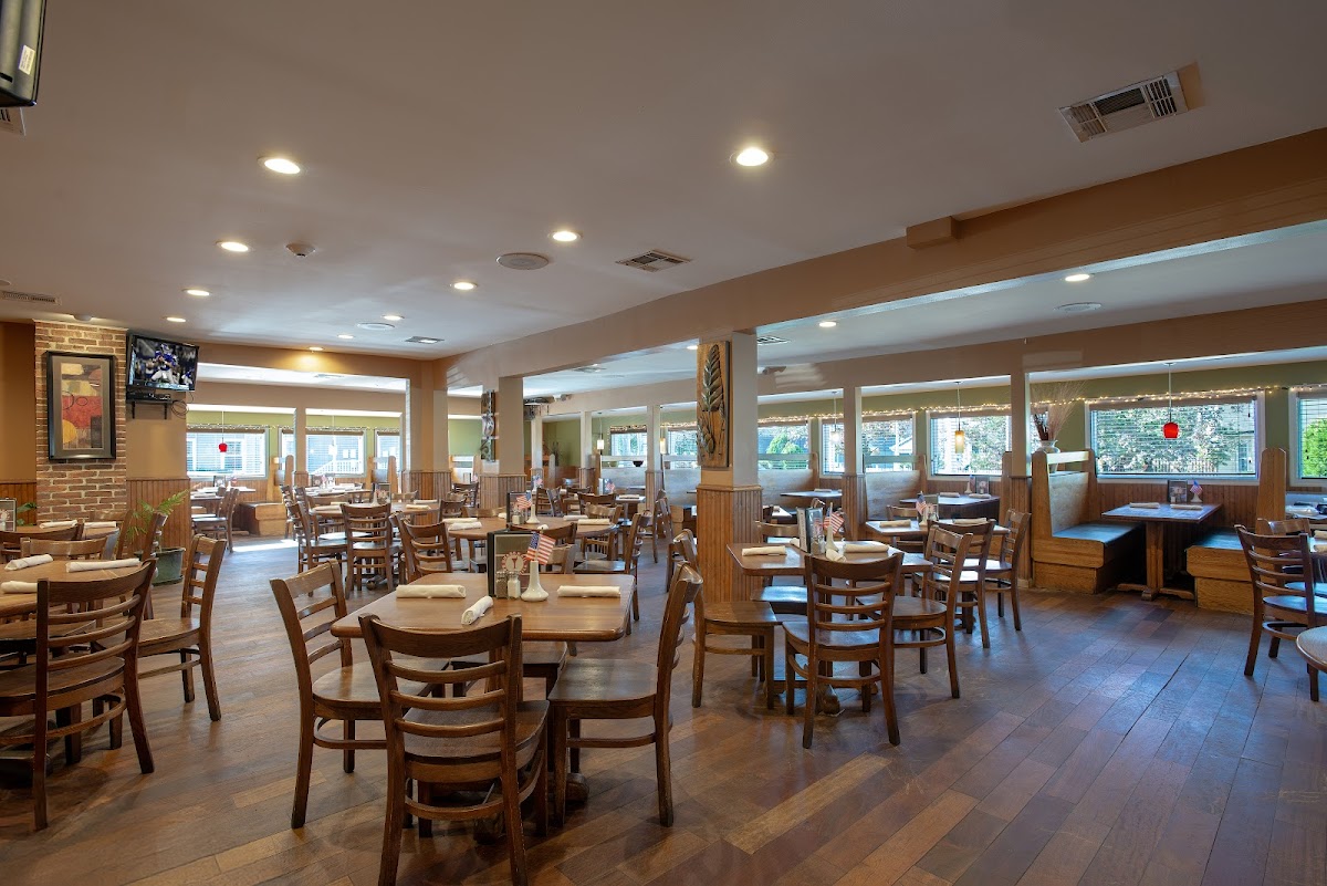 Brass Rail Bar & Grill