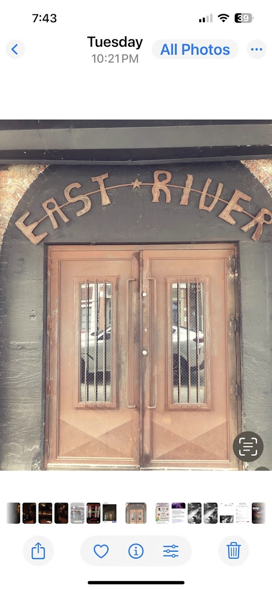 East River Bar