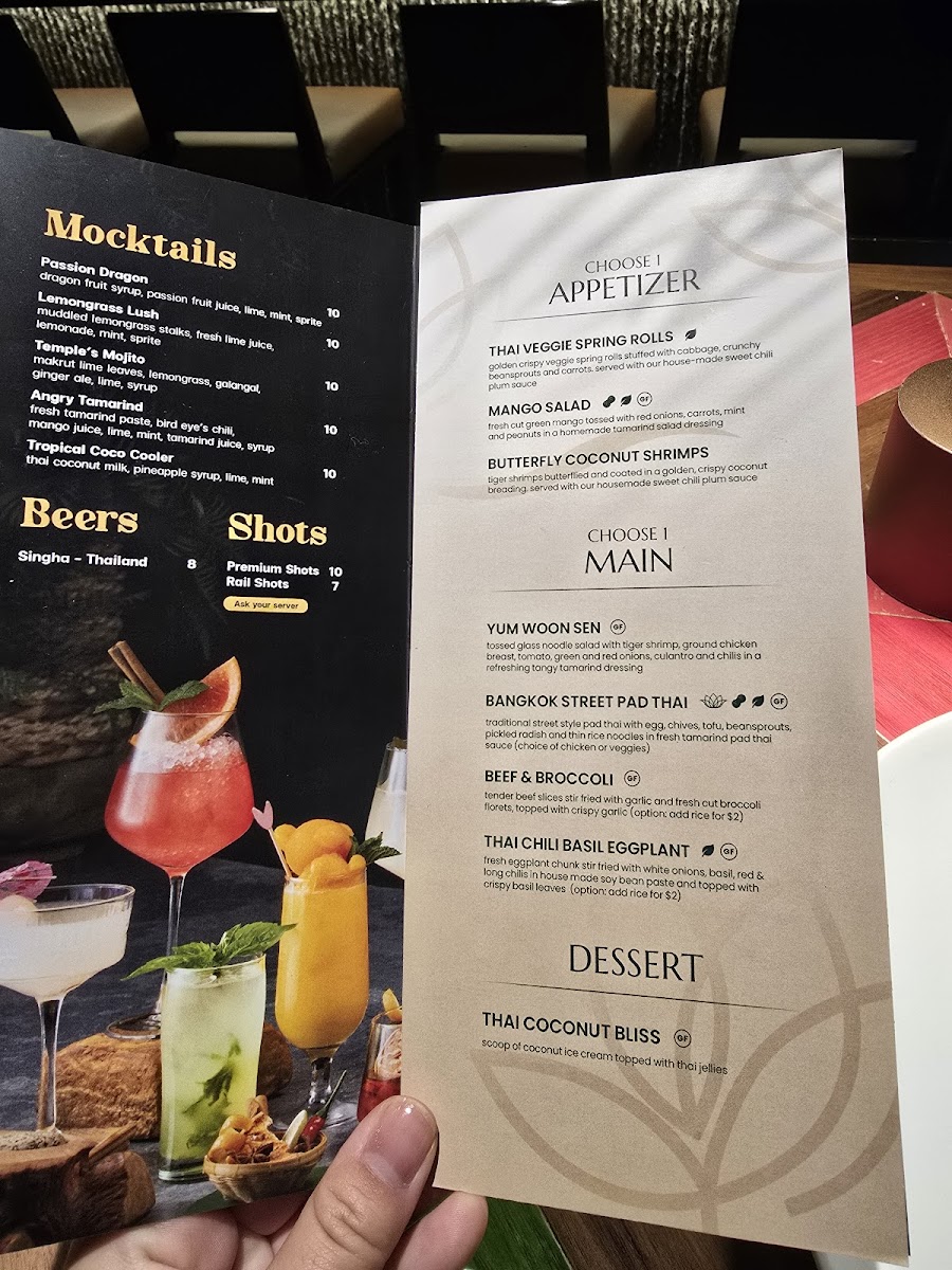 Pii Nong Thai Yonge - Eatery & Experience - 2