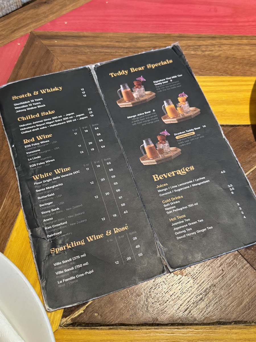 Pii Nong Thai Yonge - Eatery & Experience - 3