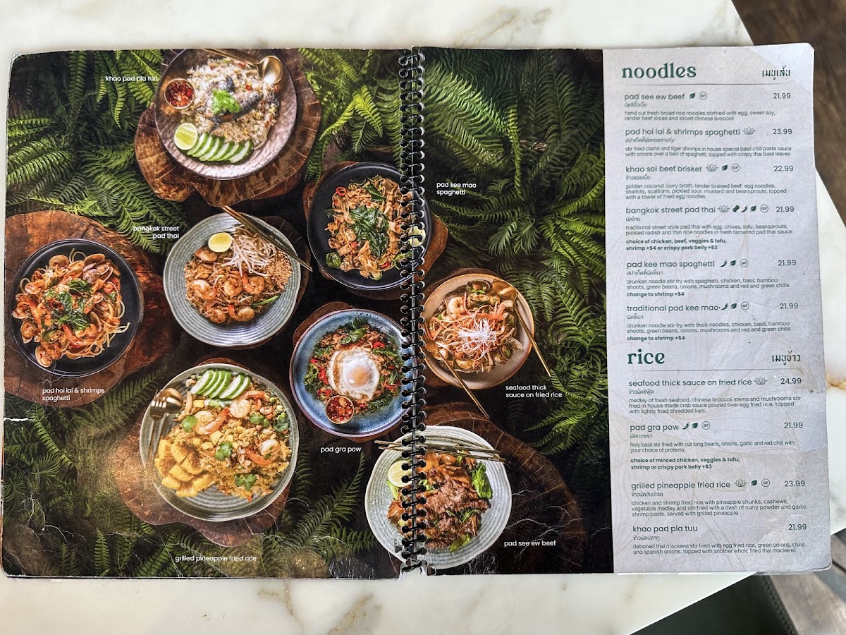 Pii Nong Thai Yonge - Eatery & Experience - 5