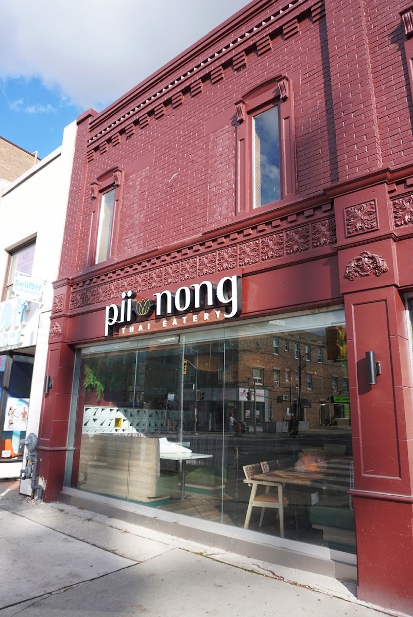 Pii Nong Thai Yonge - Eatery & Experience