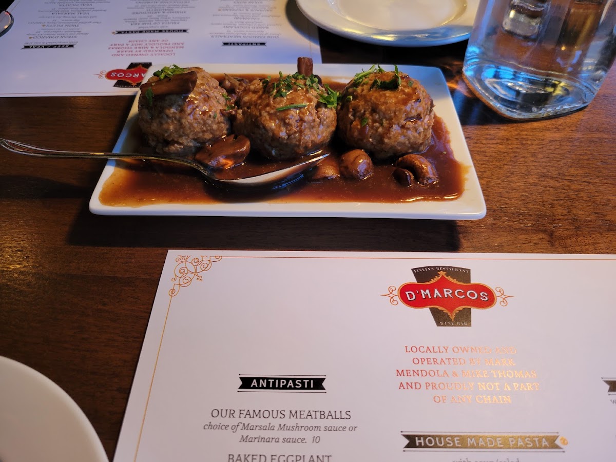 D'Marcos Italian Restaurant and Wine Bar - 9