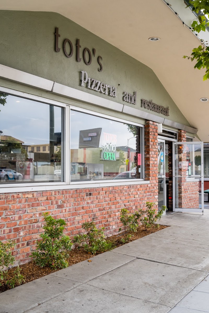 Toto's Pizzeria & Restaurant