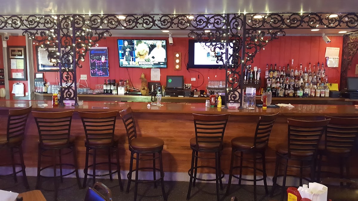 Trade Winds Pub & Eatery