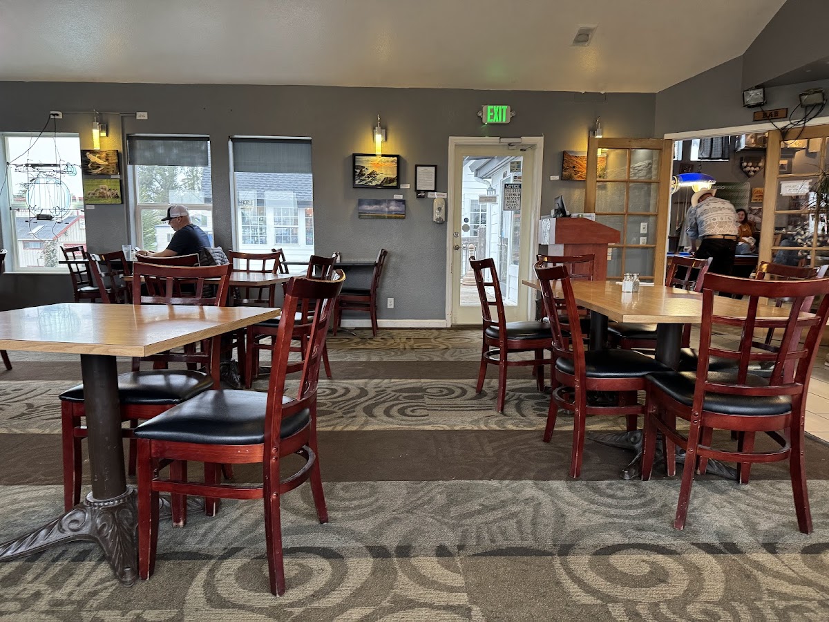 Cove Azul Bar & Grill