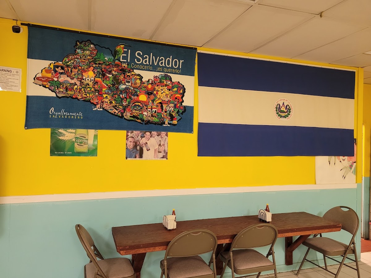 Antojitos Salvadorenos