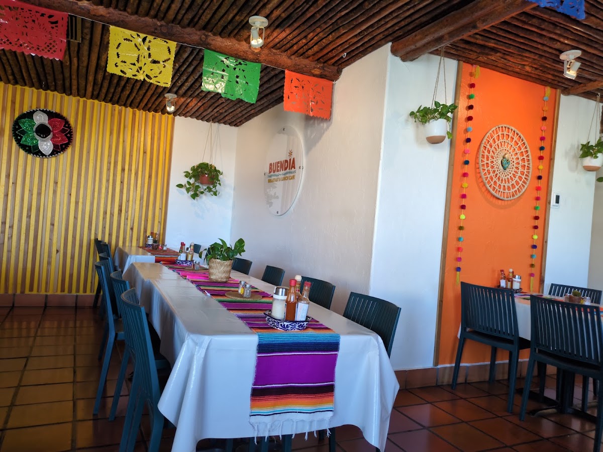 Buendía Breakfast & Lunch Café