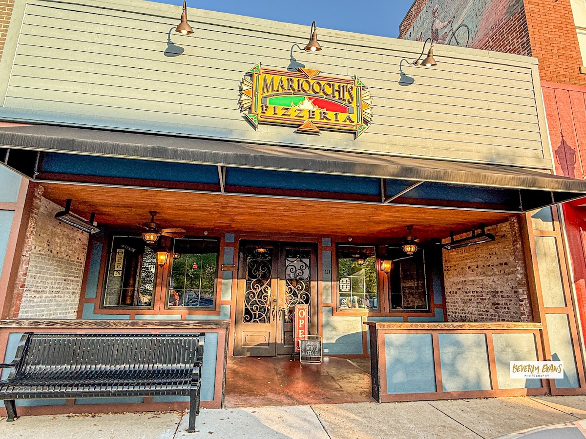 Marioochi’s Pizzeria On The Square