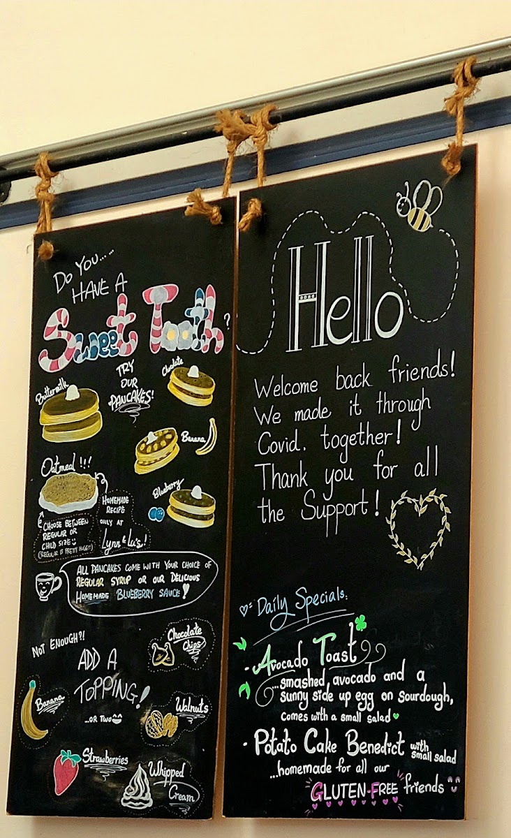 Lynn & Lu's Escapade Cafe - 6