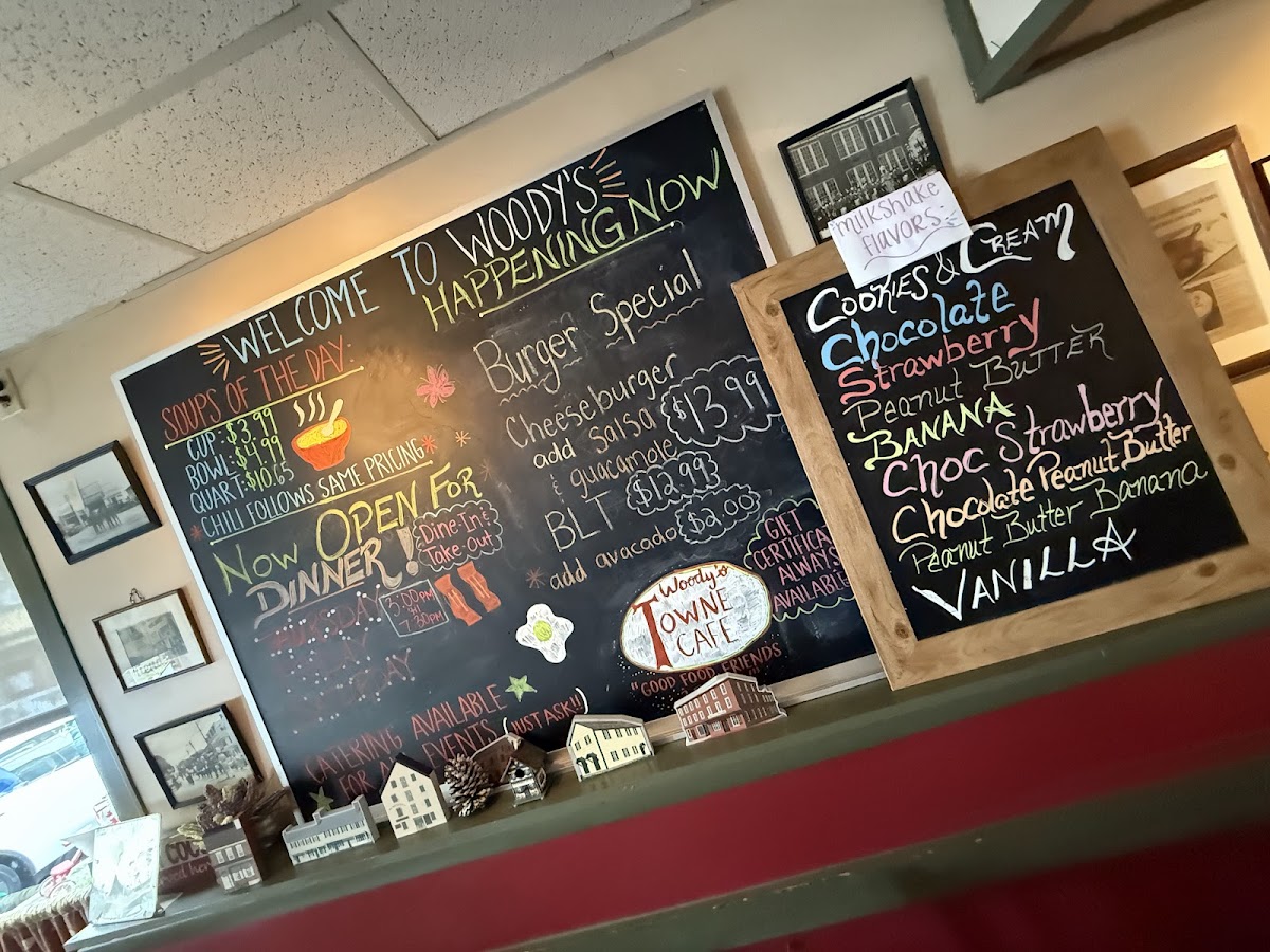 Woody's Towne Café - 10