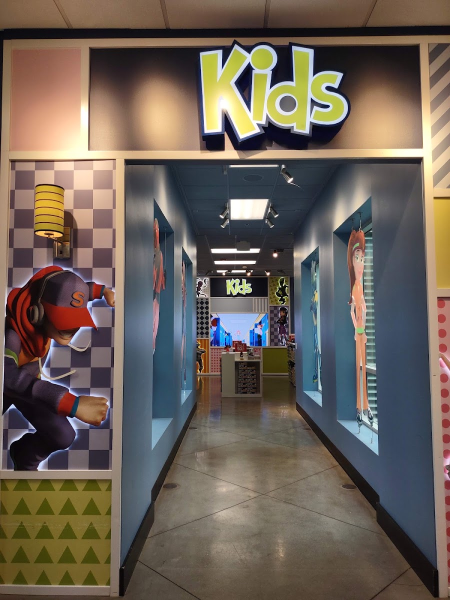 SKECHERS Warehouse Outlet