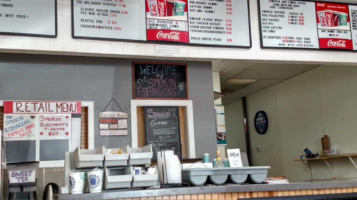 Smokin' Robinsons Cafe - 9