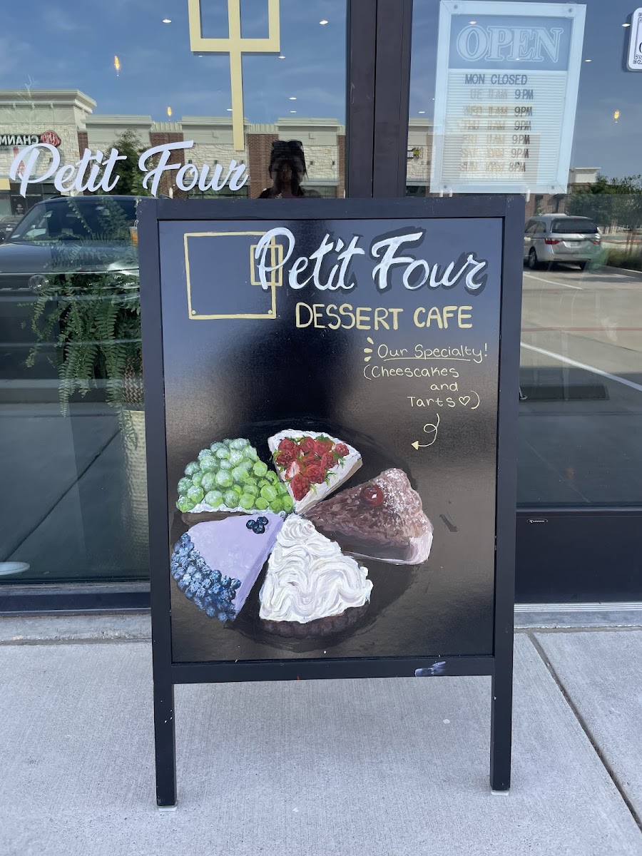 PETIT FOUR Dessert Cafe - 10