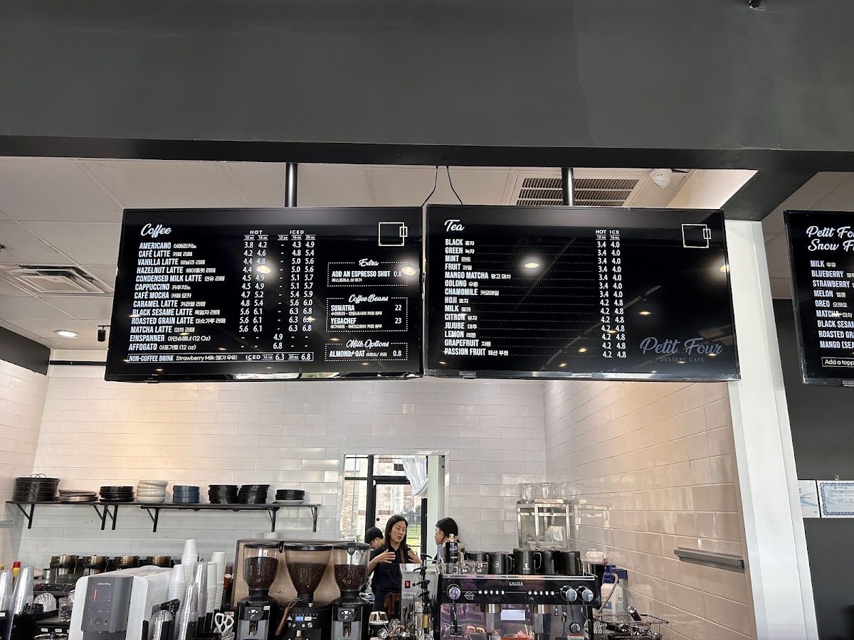 PETIT FOUR Dessert Cafe - 7