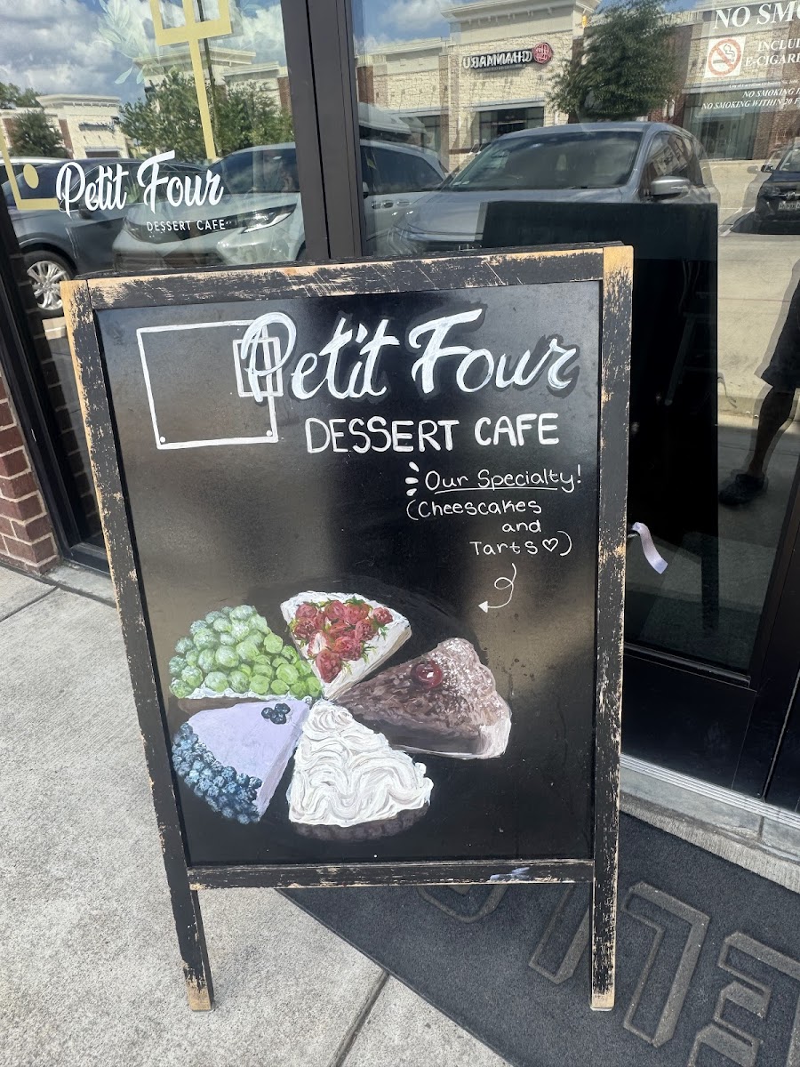 PETIT FOUR Dessert Cafe - 9