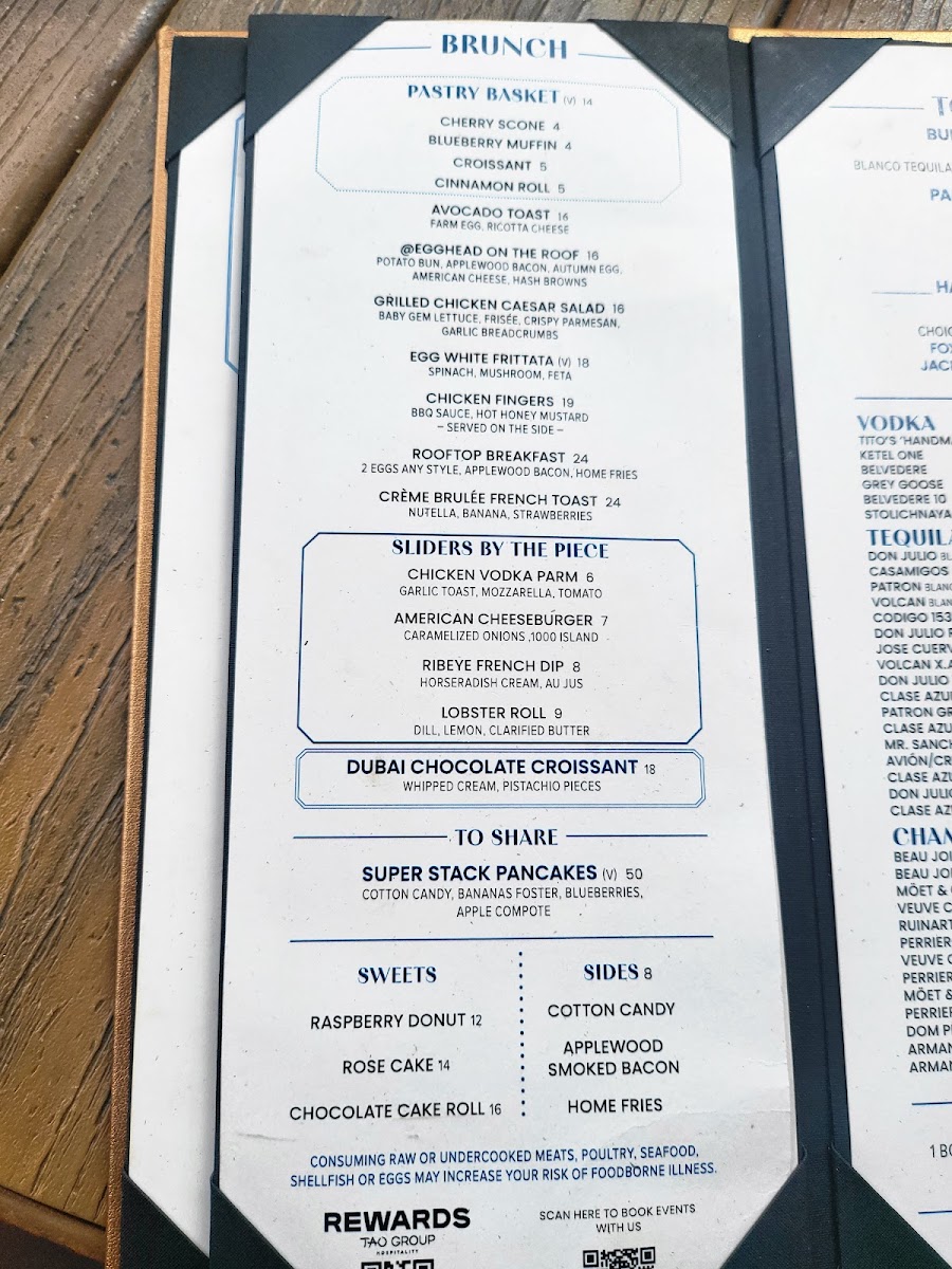 Magic Hour Rooftop Bar & Lounge - 4