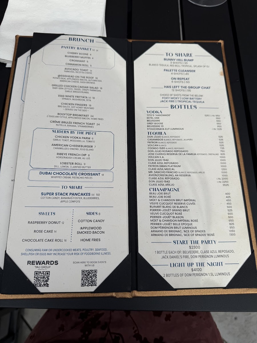 Magic Hour Rooftop Bar & Lounge - 9