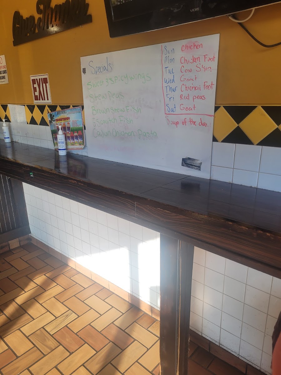 Benjie's Jamaican Restaurant - 3