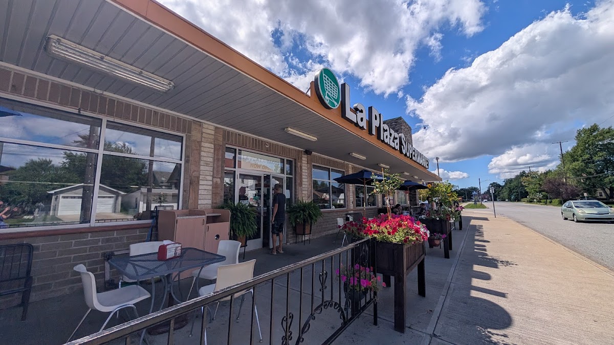 La Plaza Supermarket