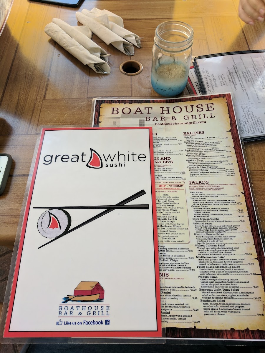 Boathouse Bar & Grill - 3