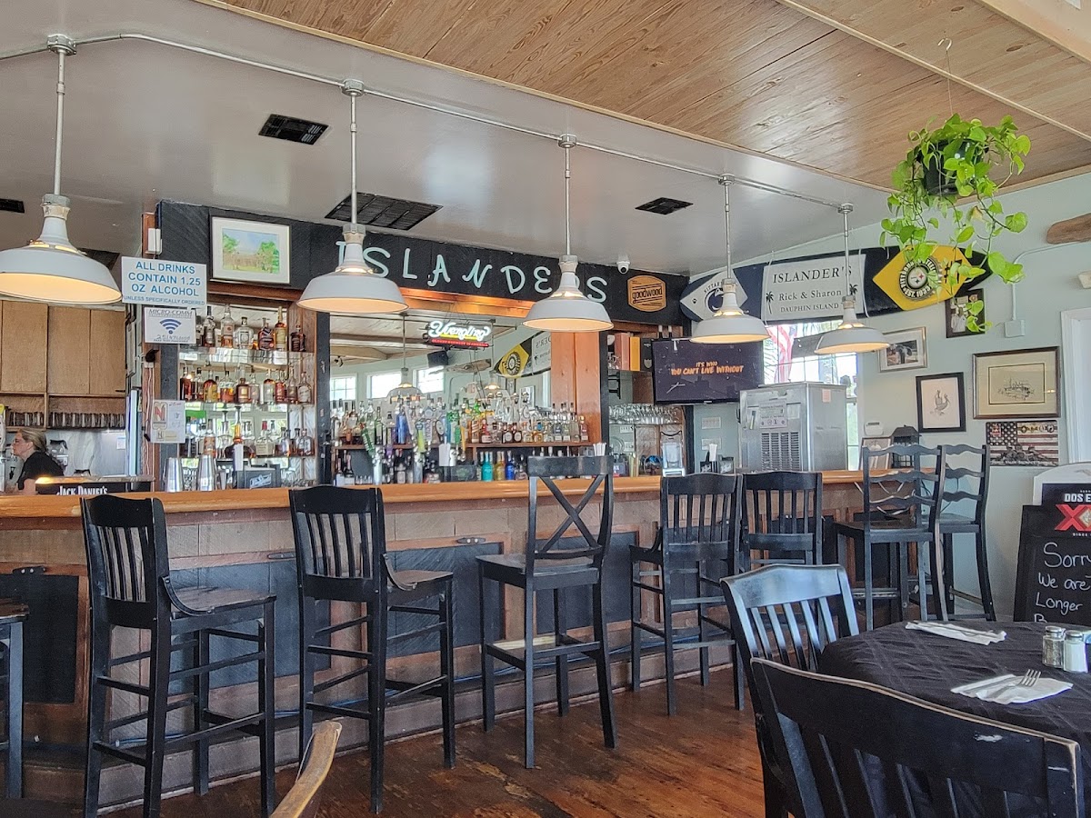 Islanders Restaurant & Bar