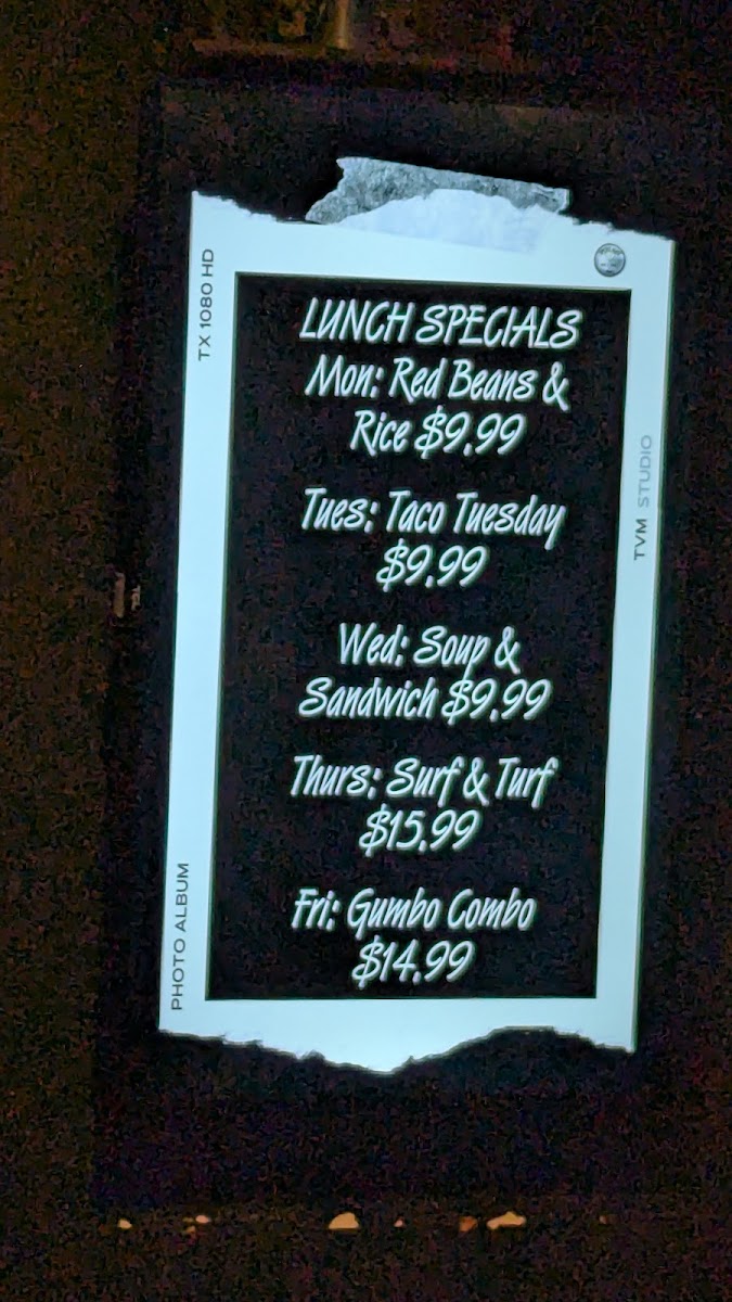 Spotlight Bar & Grill - 3