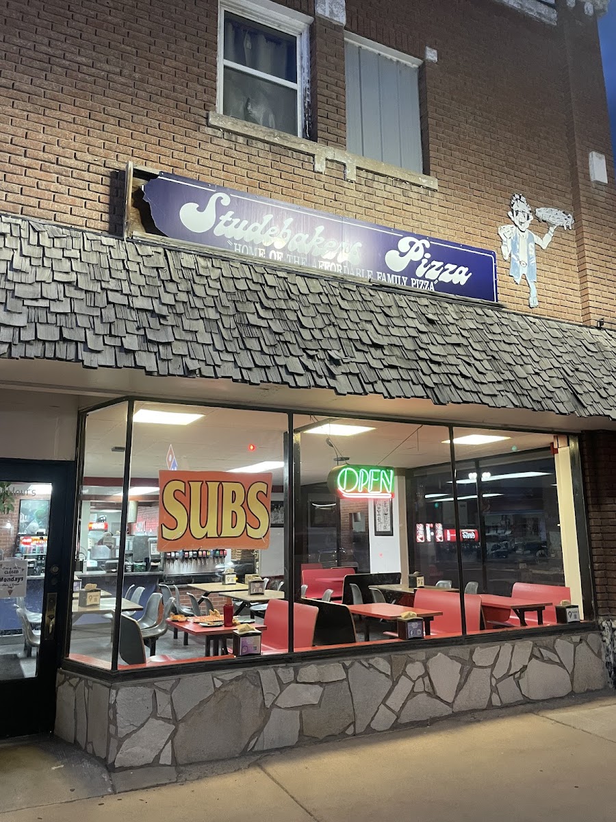 Studebaker's Pizza