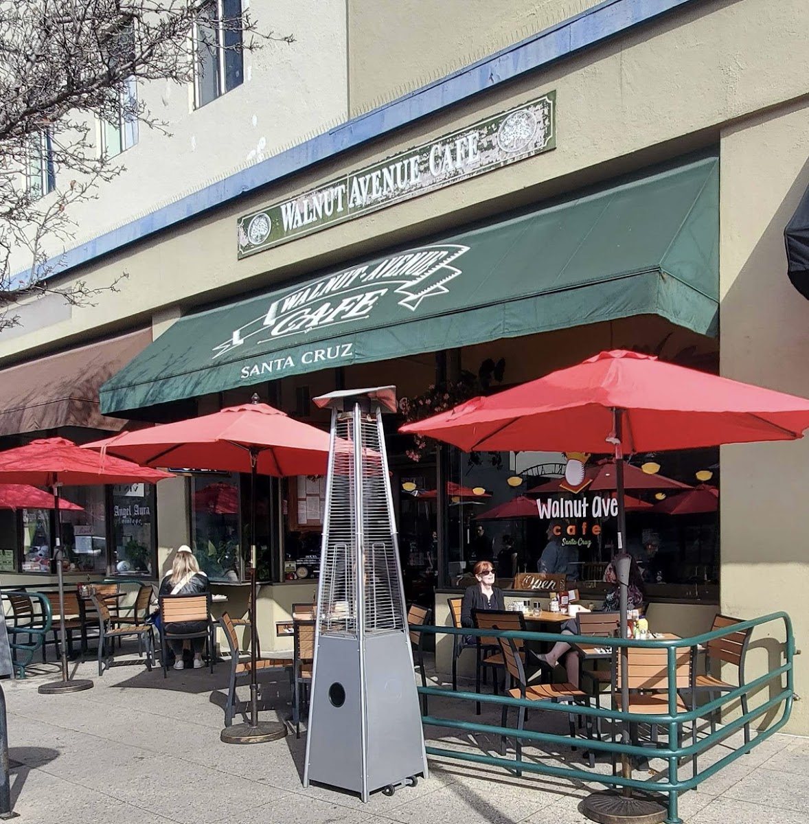 The Walnut Avenue Cafe